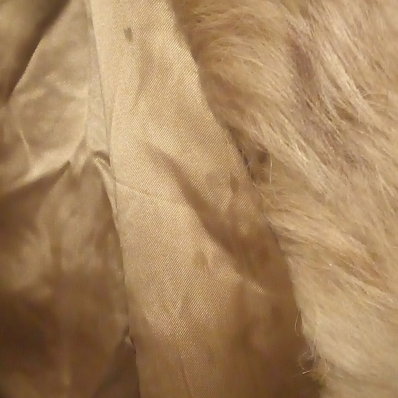 Beautiful Vintage Wilson Bleached Raccoon Fur Coat - Size Medium - Picture 14 of 14
